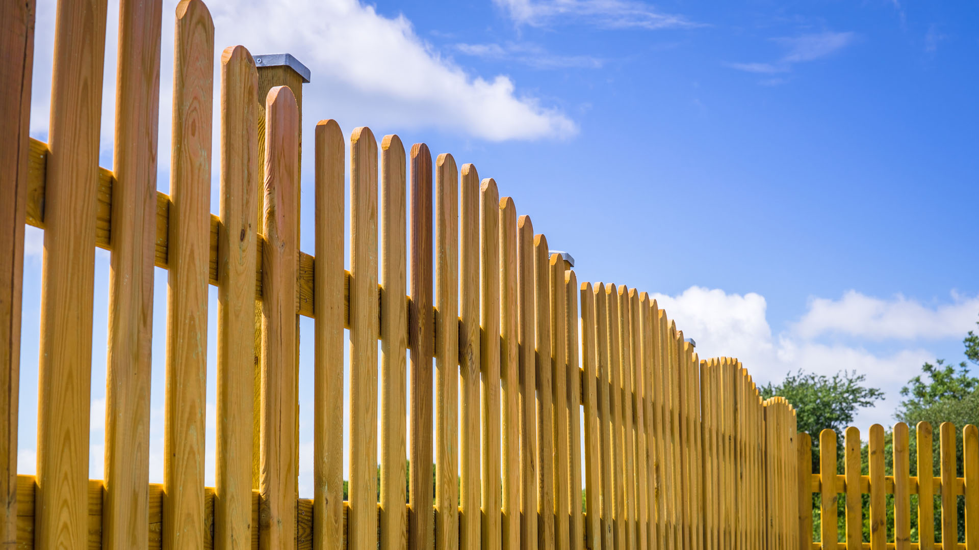 LET US RESTORE YOUR FENCE IN DAYTONA BEACH!